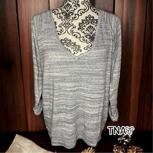 ARITZIA TNA Women’s 3/4 sleeve casual v neck- Medium